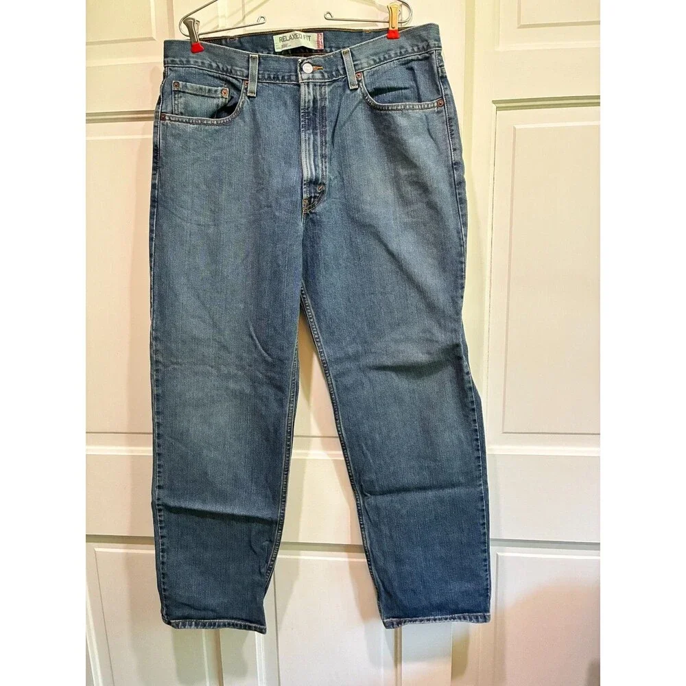 Men's Levi Jeans 550 Tag 38x32 Actual Size 37